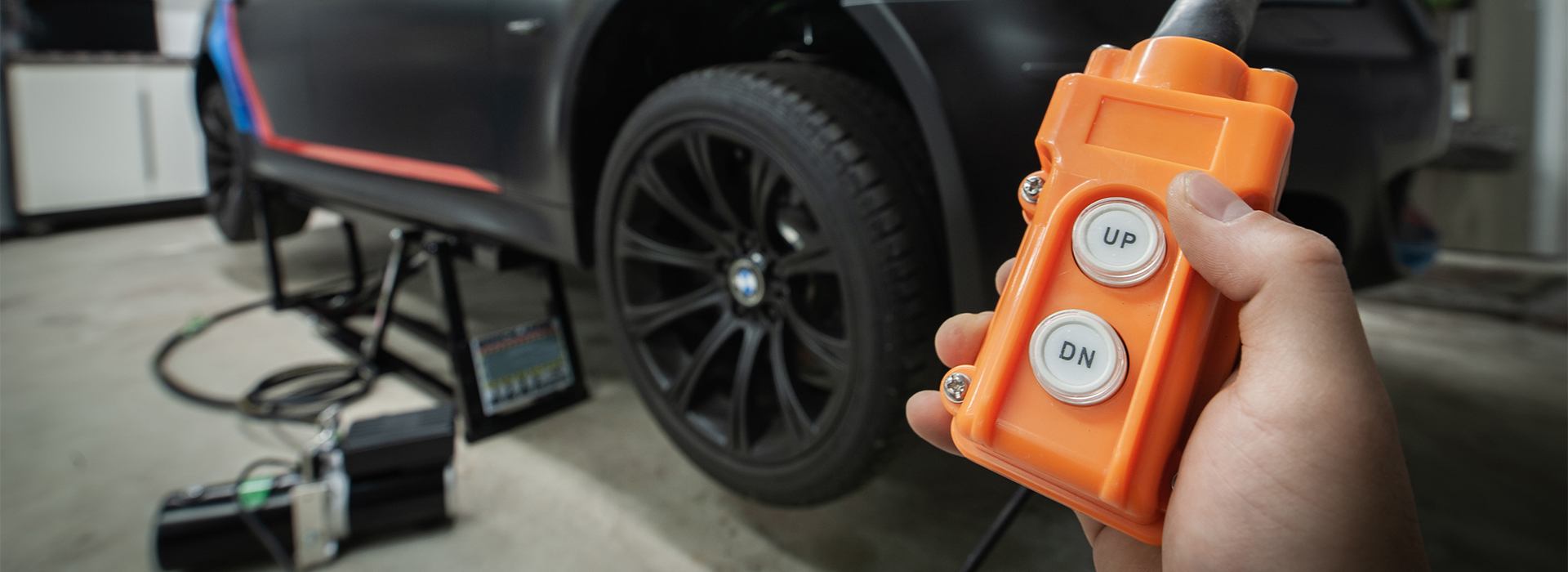 Operating a QuickJack Portable Lift